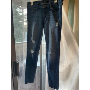 Distressed skinny jeans